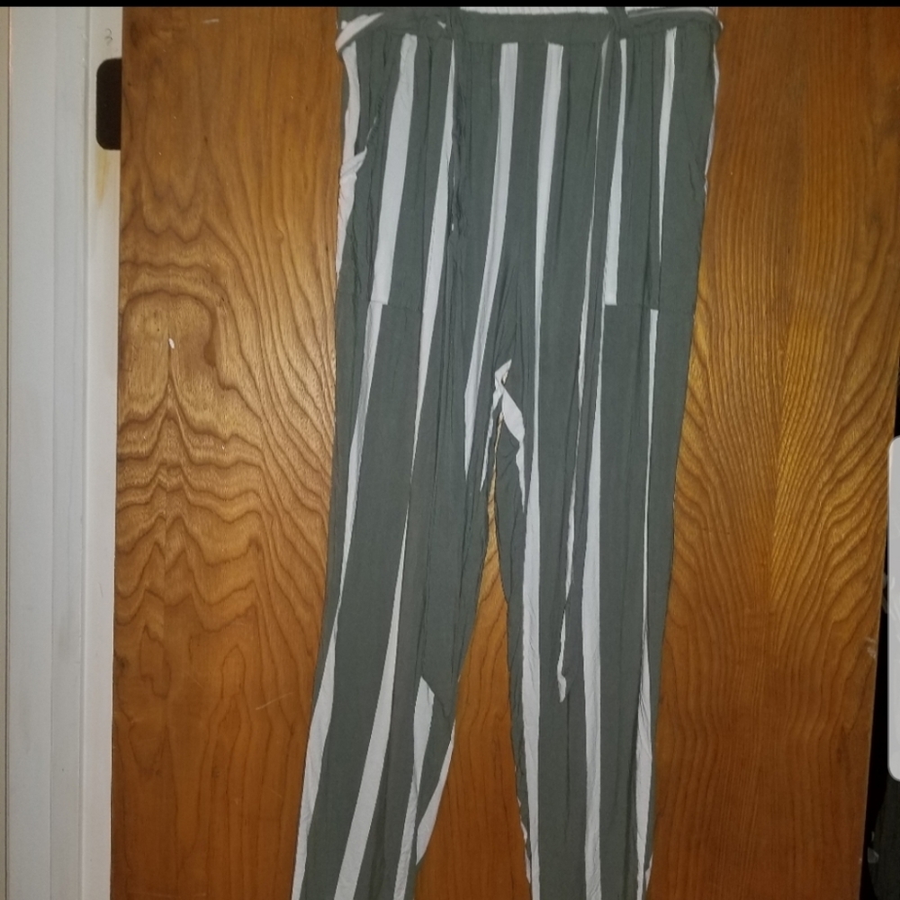 M Charlotte Russe Paperbag Waist Tie Tapered Pants